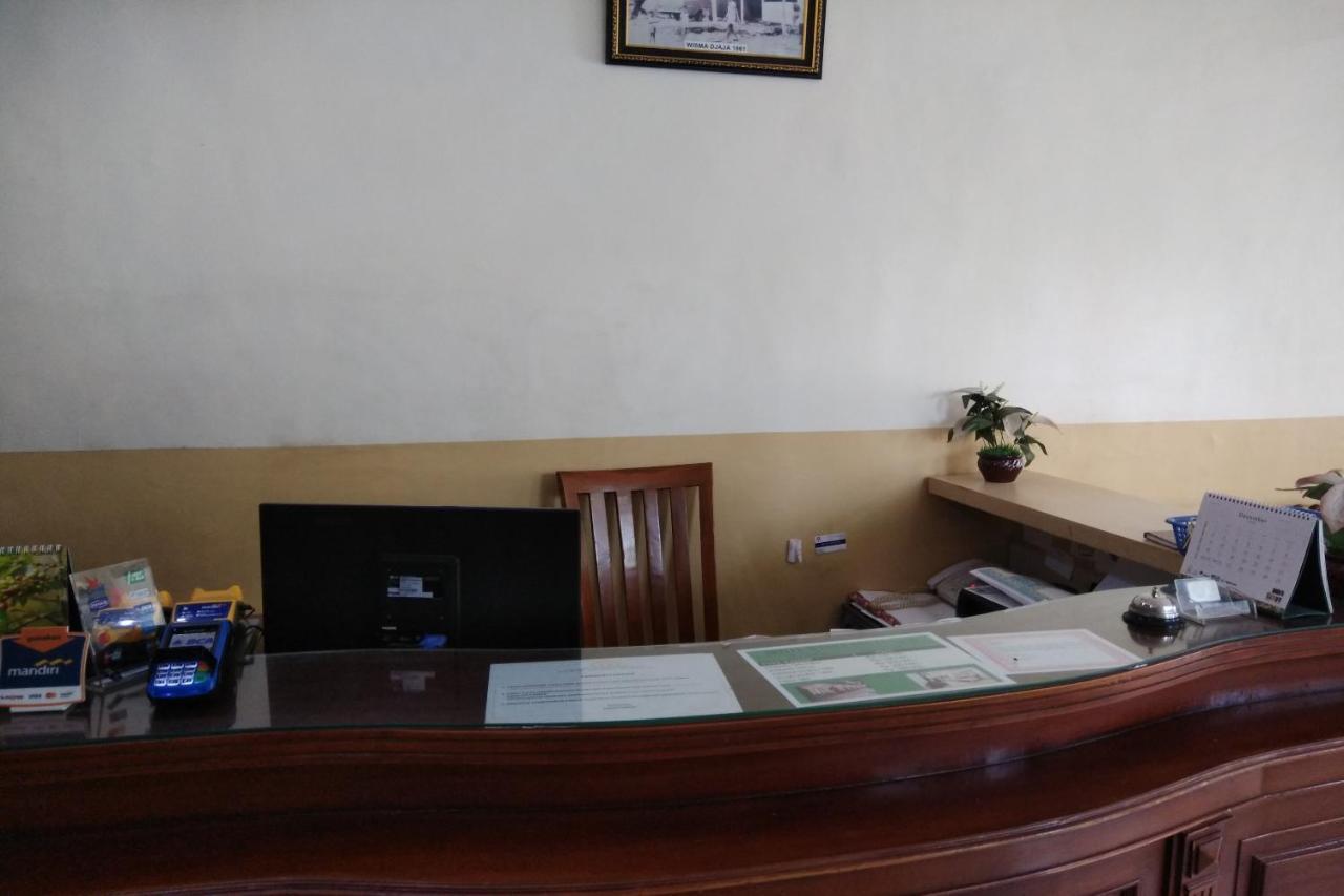 Oyo 2671 Wisma Djaja Syariah Bojonegoro Exterior photo